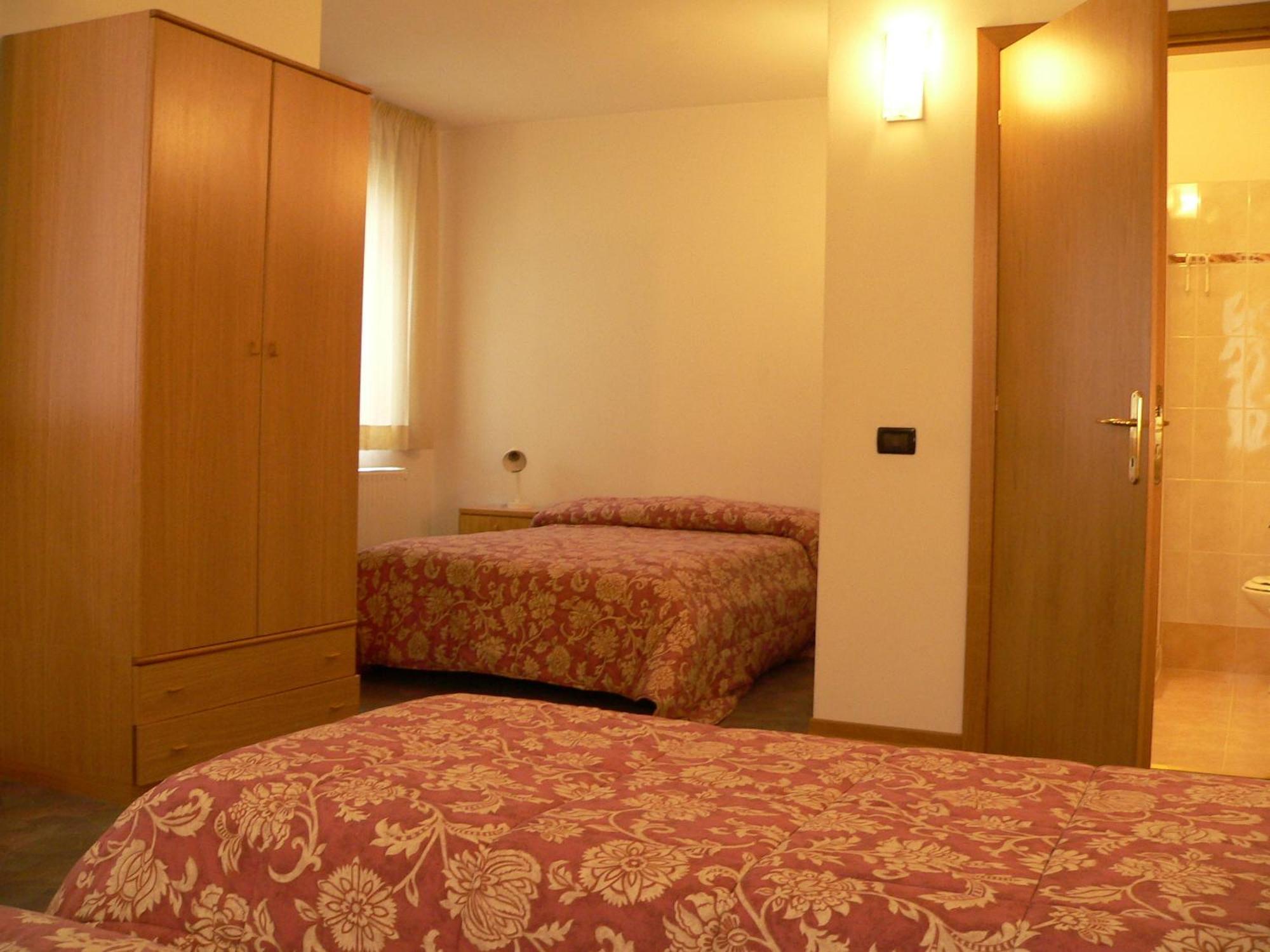 Hotel Orsa Maggiore 팔카데 객실 사진